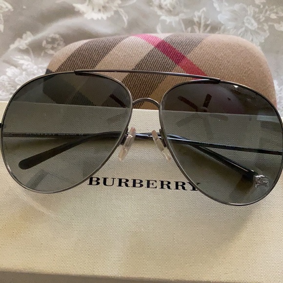 Slightly used Burberry Pilot Sunglasses. - Picture 2 of 4